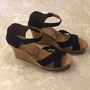 Ladies toms strapping wedge